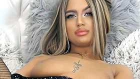 AliceKolty Bares her Breasts