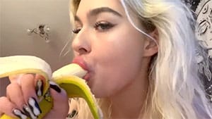 Blondie Gives Banana Blowjob